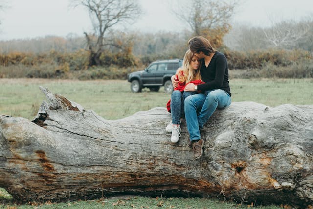 Les relations à distance font rêver par leur intensité émotionnelle et leur côté romantique. Pourtant, dans la réalité, elles sont souvent synonymes de frustration, de doutes… et parfois de rupture. Mais pourquoi les relations à distance ne fonctionnent-elles pas dans la majorité des cas ? Voici les raisons principales.